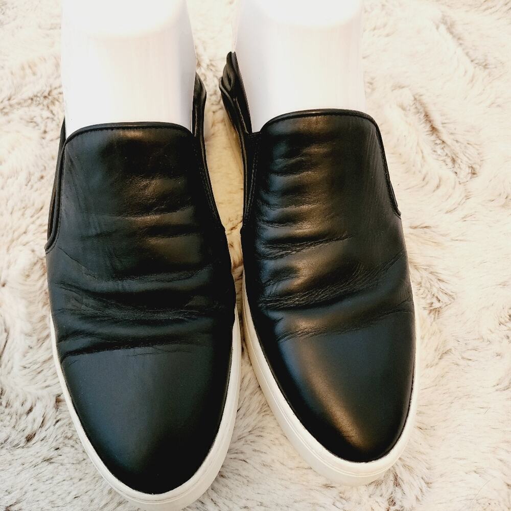 VINCE SLIP ON BLACK LEATHER LOAFER SIZE 6